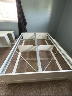 White full size bed