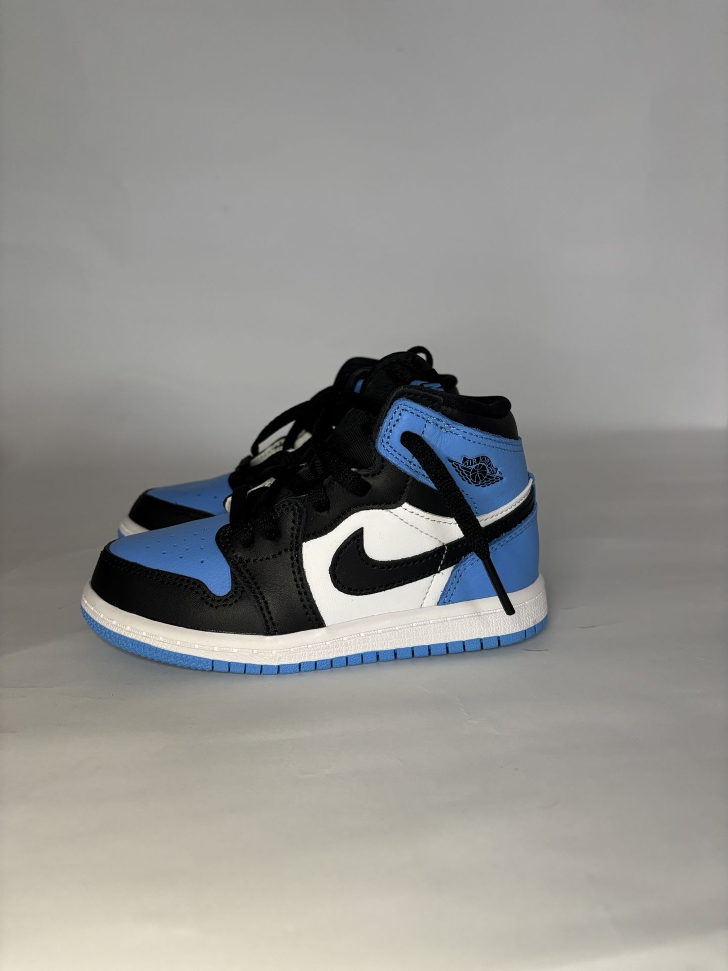 Nike Air Jordans 1 Retro High OG “unc toe”