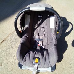 Chicco Infant Car Seat And Base 