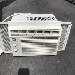 Very Good Condition Westpoint Air Conditioner 