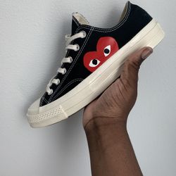 comme des garçons DSWT: Firmly worn  Size: men’s 8 women’s 10  price : $130 DM IF YOUR INTERESTED 📲