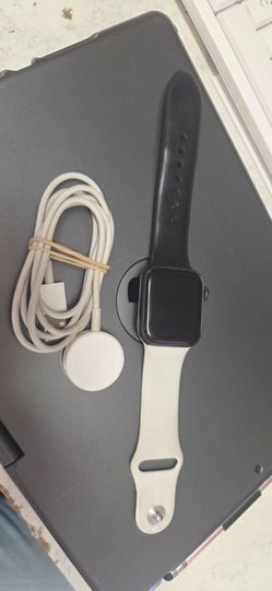Apple Watch SE - GPS with charger Great condition