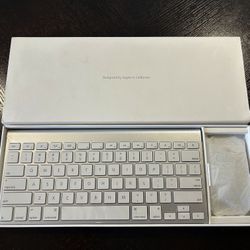 Brand New Wireless Apple Keyboard And Mouse