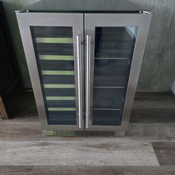 Zephyr 24" Wide French Door Dual Zone Built-In Undercounter Stainless Steel Wine & Beverage Cooler
Model: PRWB24C32CG