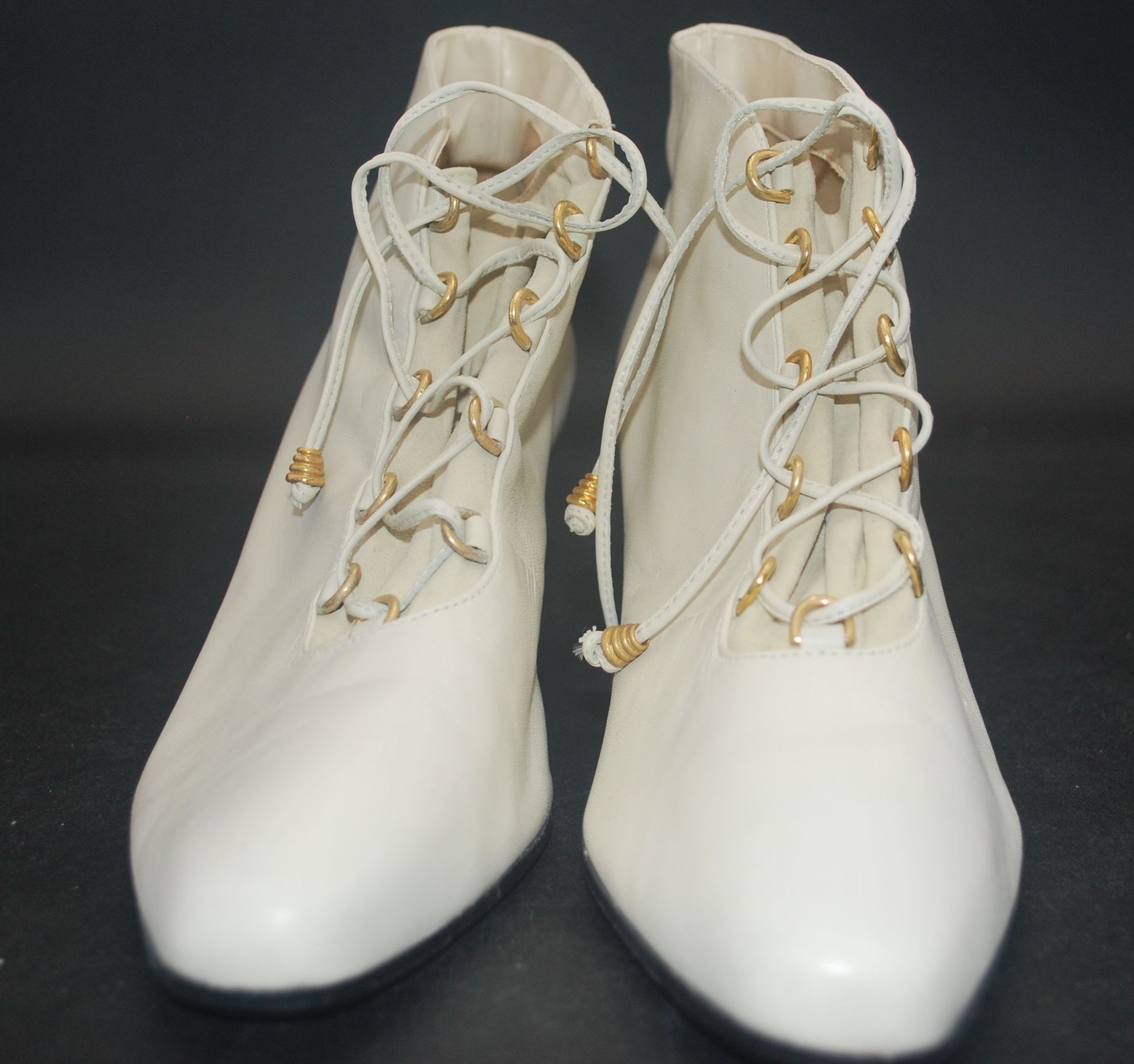 Enzo Angiolini White Ankle Boots Size 8M