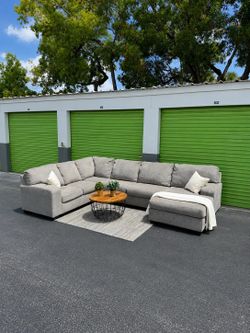 Like New Ashley Furniture Sectional Couch Sofa 🛋️