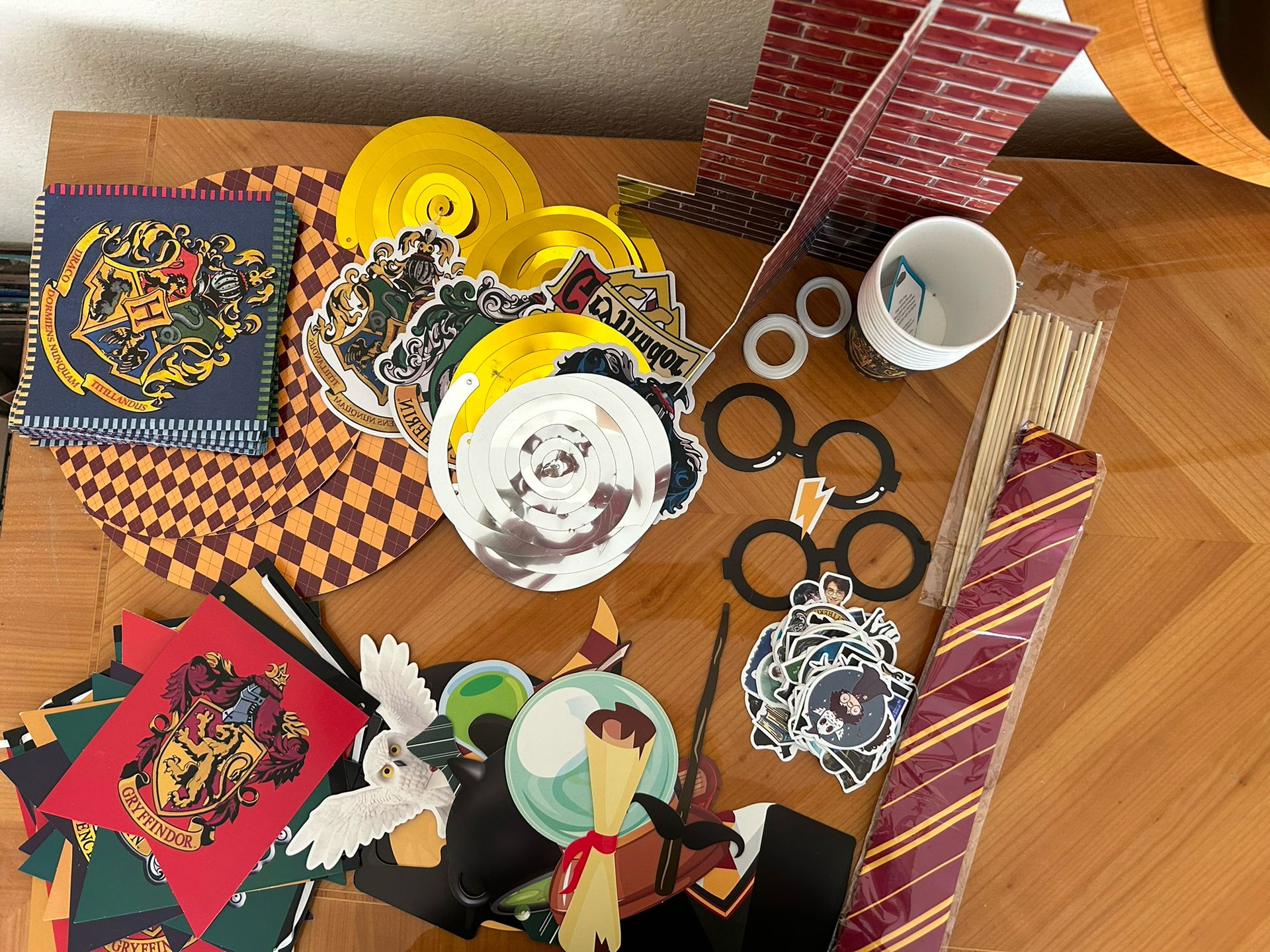 Harry Potter Birthday Party Supplies  & Harry Potter Tie 