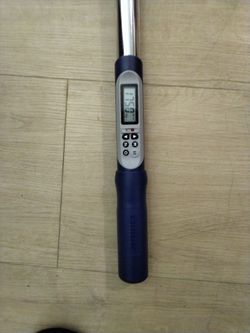 1/2" digital torque wrench by Quinn
