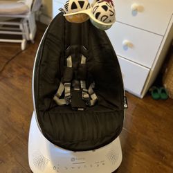 4Moms electric swing. Like new‼️