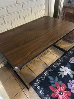 Desk / table