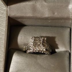 Size 6 Ring 14 K Whit Gold 3ct
