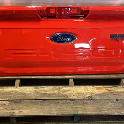 2021 2022 2023 FORD F150 REAR TAILGATE OEM. Price 450$ se habla español. 