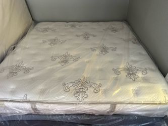 Set king sizes mattress and box spring Stearns and Foster
