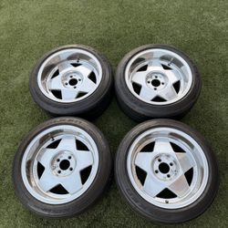 215/45 R16. Squared 9’s all around