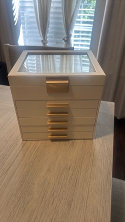 Jewelry box