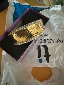 Pulsera color  oro. nueva