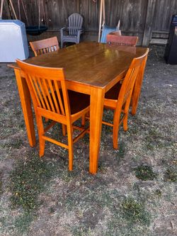 DINING TABLE/5 CHAIRS