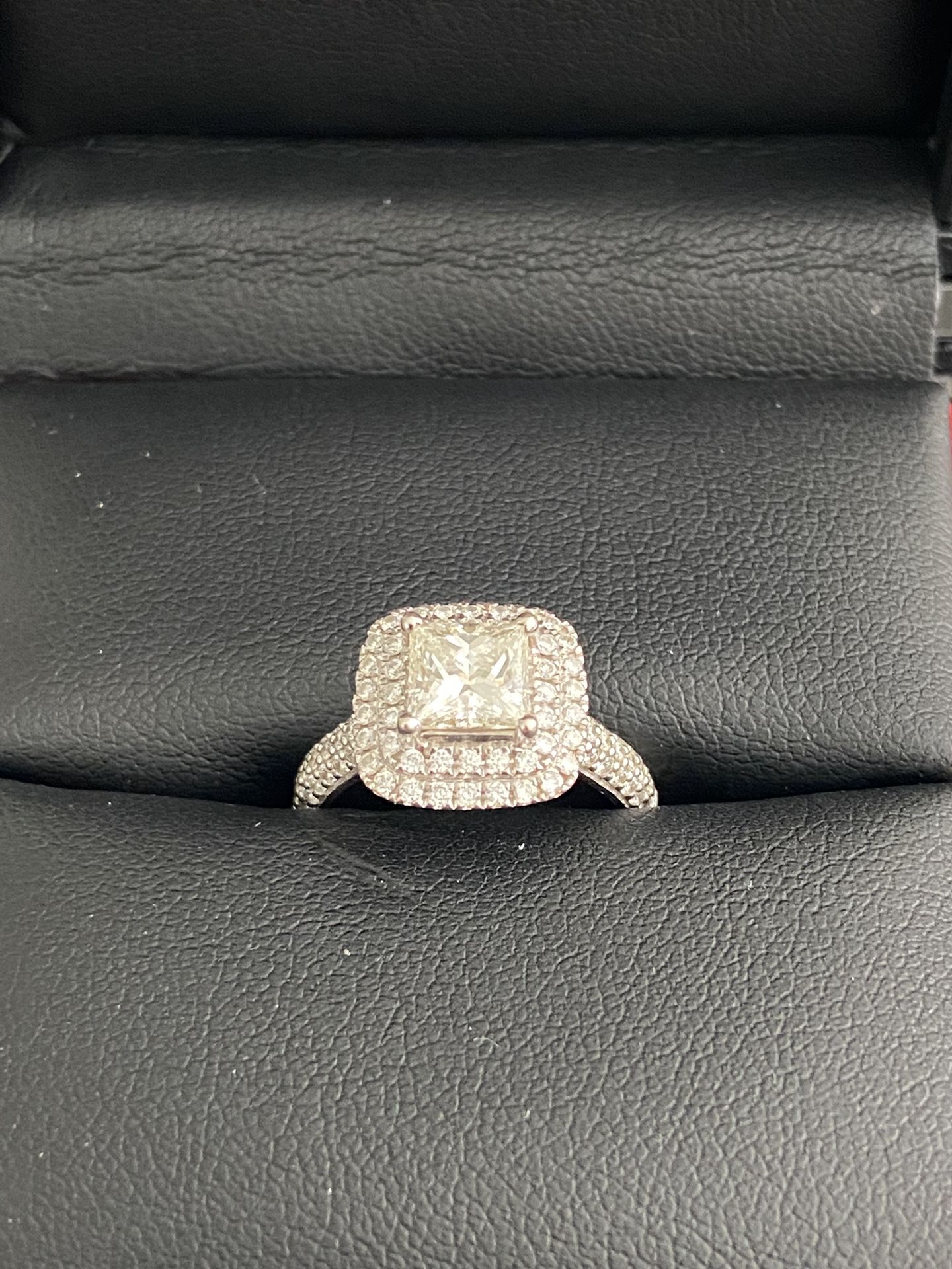Beautiful Custom Engagement Diamond Ring