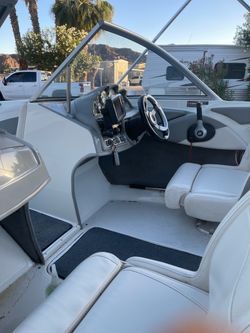 Bayliner Bowrider Speedboat with GPS and Helm