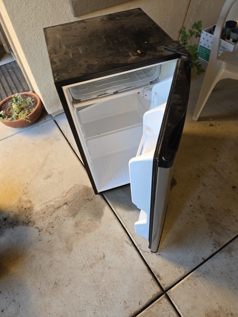 Mini Fridge Complete