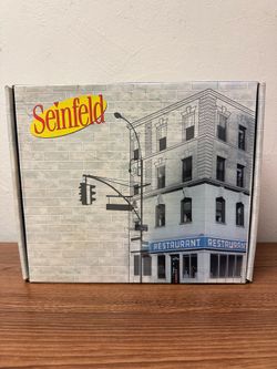 Culturefly Seinfeld 5 Item Box Vinyl Figure, Blanket, Postcards, Mug, & Pin Set