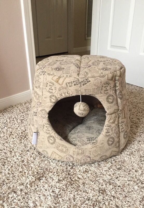 Never used cat or dog house