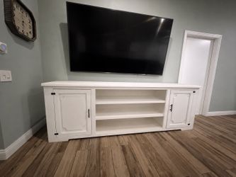 TV entertainment center 102x 20 1/2