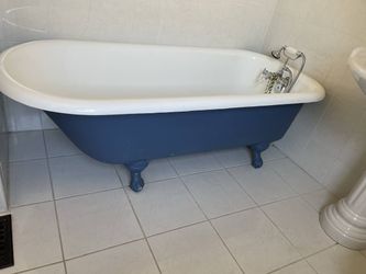 Cast Iron roll-top Clawfoot Bathtub with Faucet
