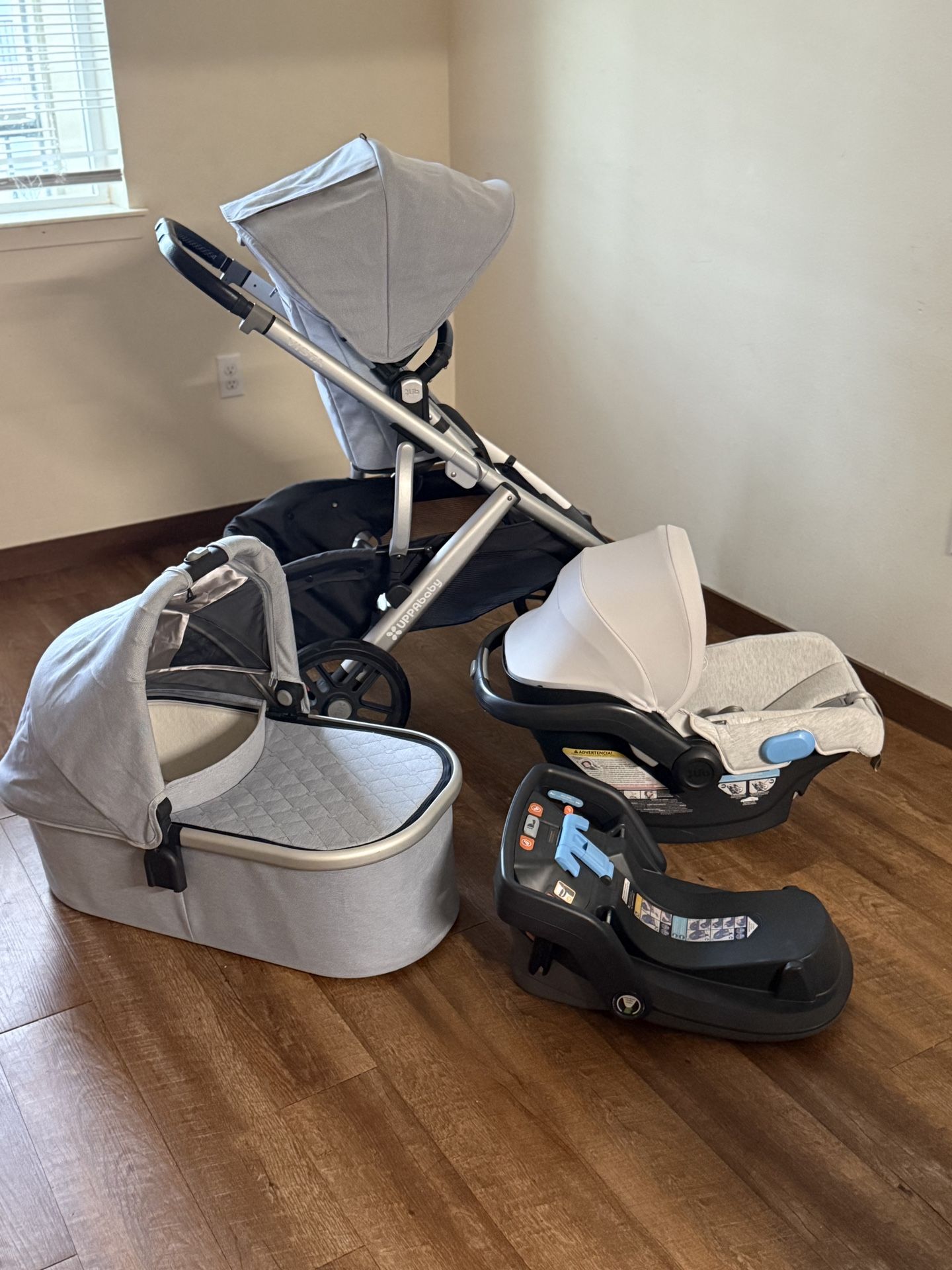 Uppababy Vista Stroller and bassinet and car seat 