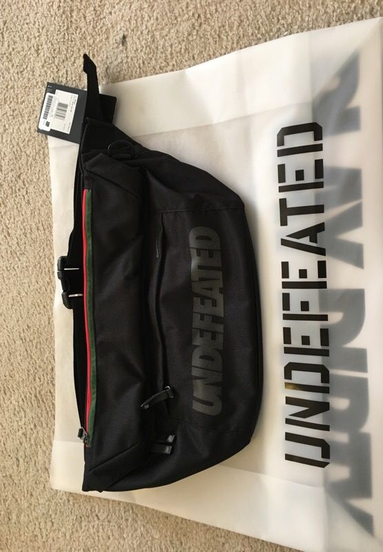 Undefeated "Messenger Bag"