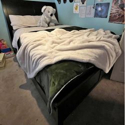 QUEEN SIZE BED FRAME