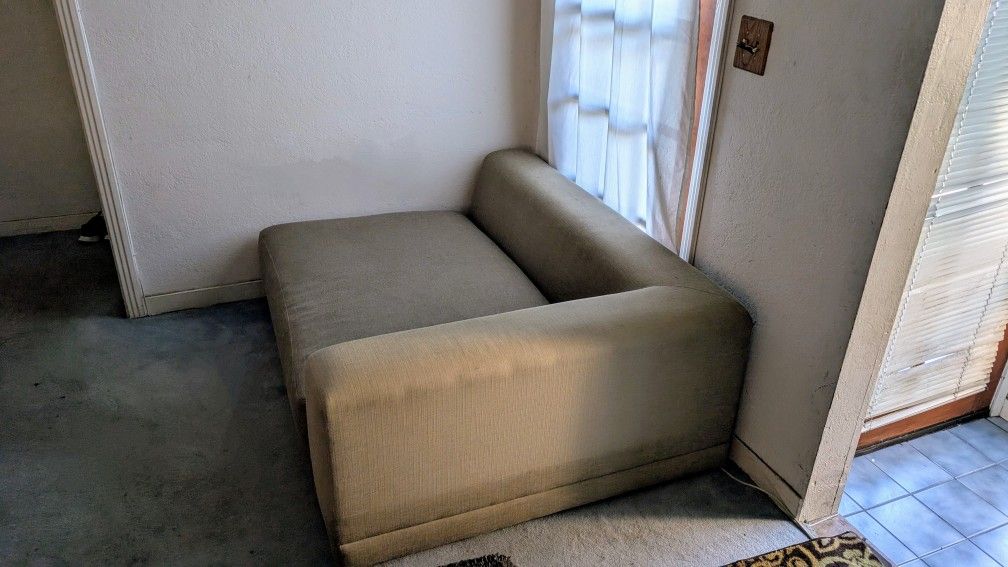 Crate And Barrel Chaise Leftarm Sofa!