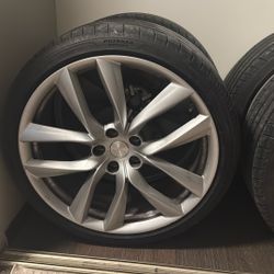 Tesla Model S - 21 Inch - Arachnoid Wheels - NEED GONE