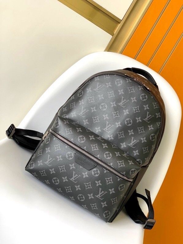 M22558 Black Monogram Discovery Backpack PM               size  29 x 38 x 20 cm
