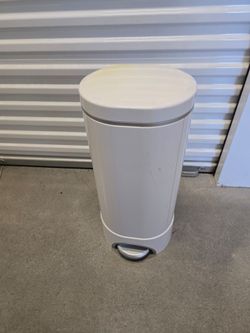 Munchkin Step Diaper Pail