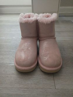 Pink uggs