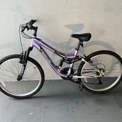 BICYCLE MONGOOSE 18 SPEED SIZE 24 BRAND NEW 