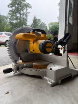 DEWALT DWS715 12-Inch Compound Miter Saw