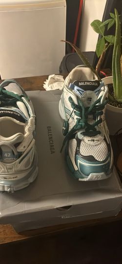 green blue and white runners