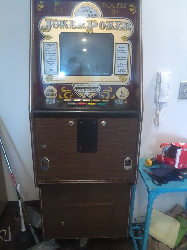 Hi-Lo Double-Up Joker Poker Deluxe Arcade Machine
