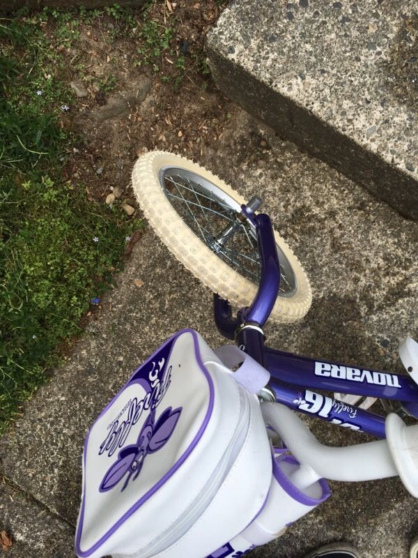Novara Firefly 16 inch girls bike with training wheels. for Sale in Kirkland WA OfferUp
