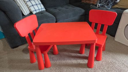 Kids plastic table & chairs 21x30 inches