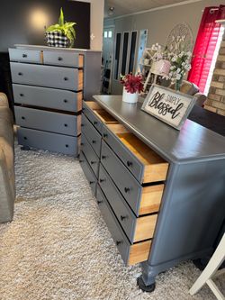 ✨✨BEAUTIFUL GRAY SOLID WOOD DRESSER SET BY KLING✨✨