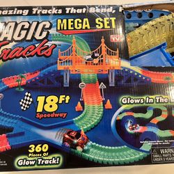Magic Tracks Mega Set Glow in the Dark Speedway