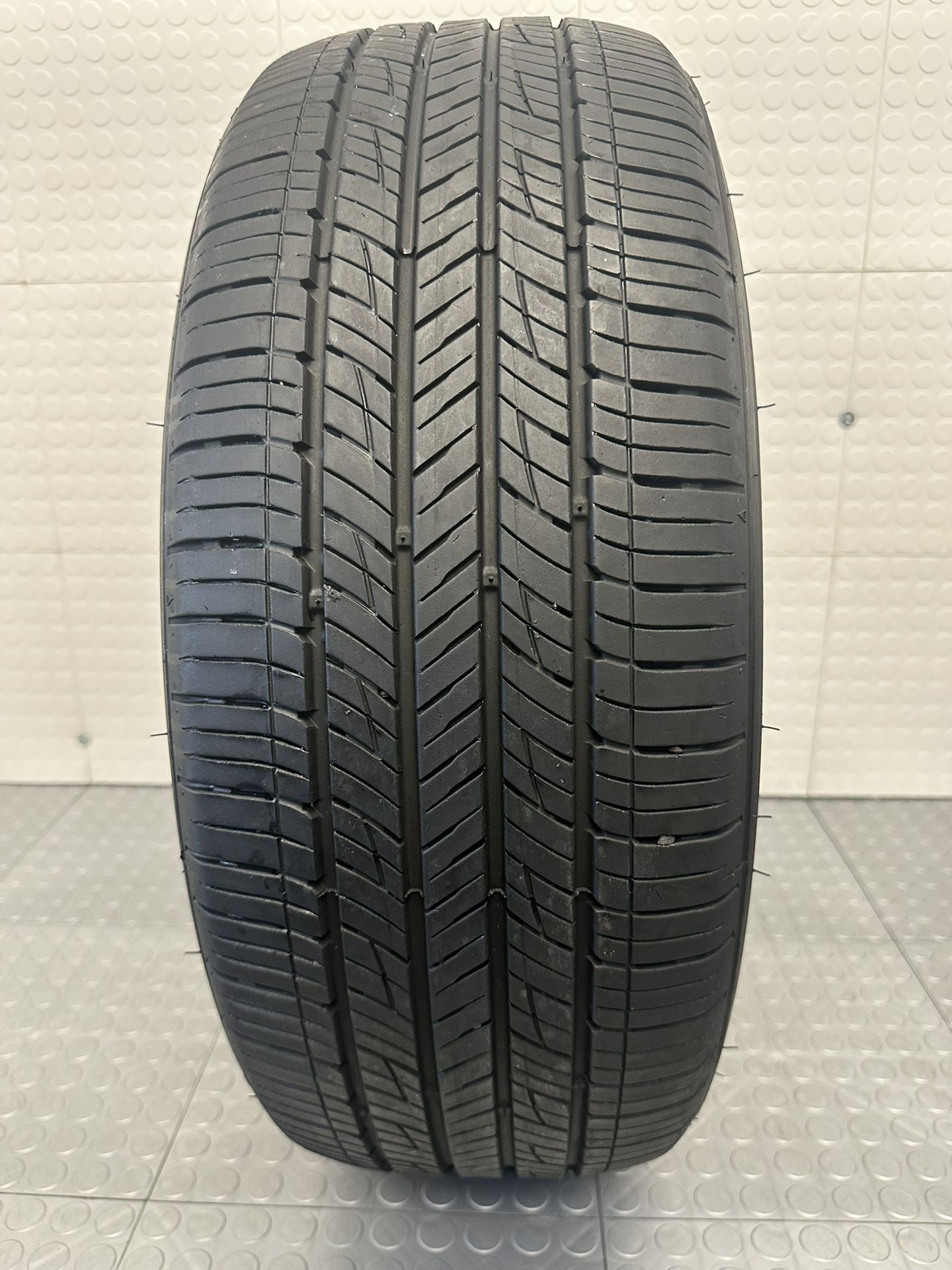 One Likenew Tire Kumho 235/55/19 # 972