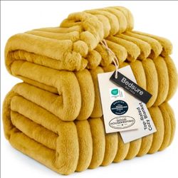 Bedsure Soft King Size Blankets for Bed Yellow 108"x90"
Birthday Gifts for Women Mom Her, Warm Lightweight Cozy Fluffy Throw Blanket Sofa, Dorm Room H