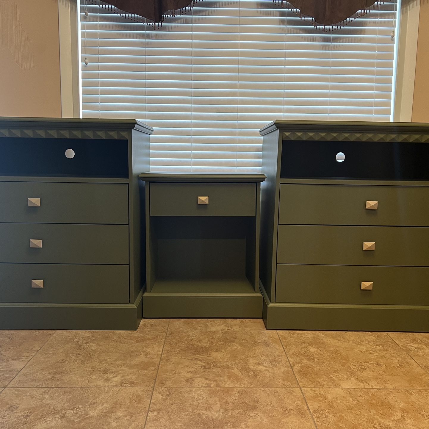 Beautiful Dresser Set