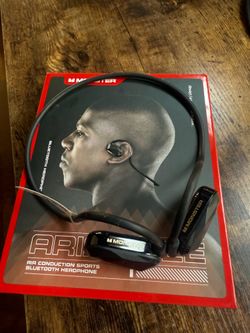 Wireless Bluetooth headphones
