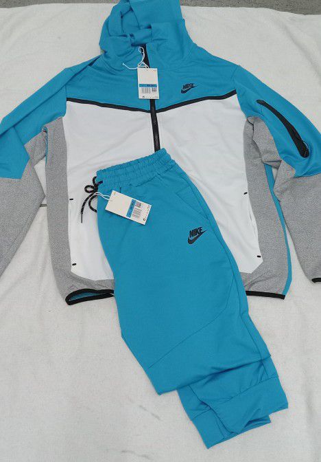 Nike Tech Men's Sweat Suit L - XL  North Carolina Blue