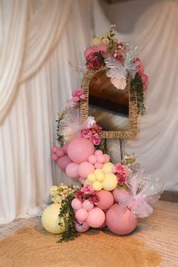 Easel balloon decor